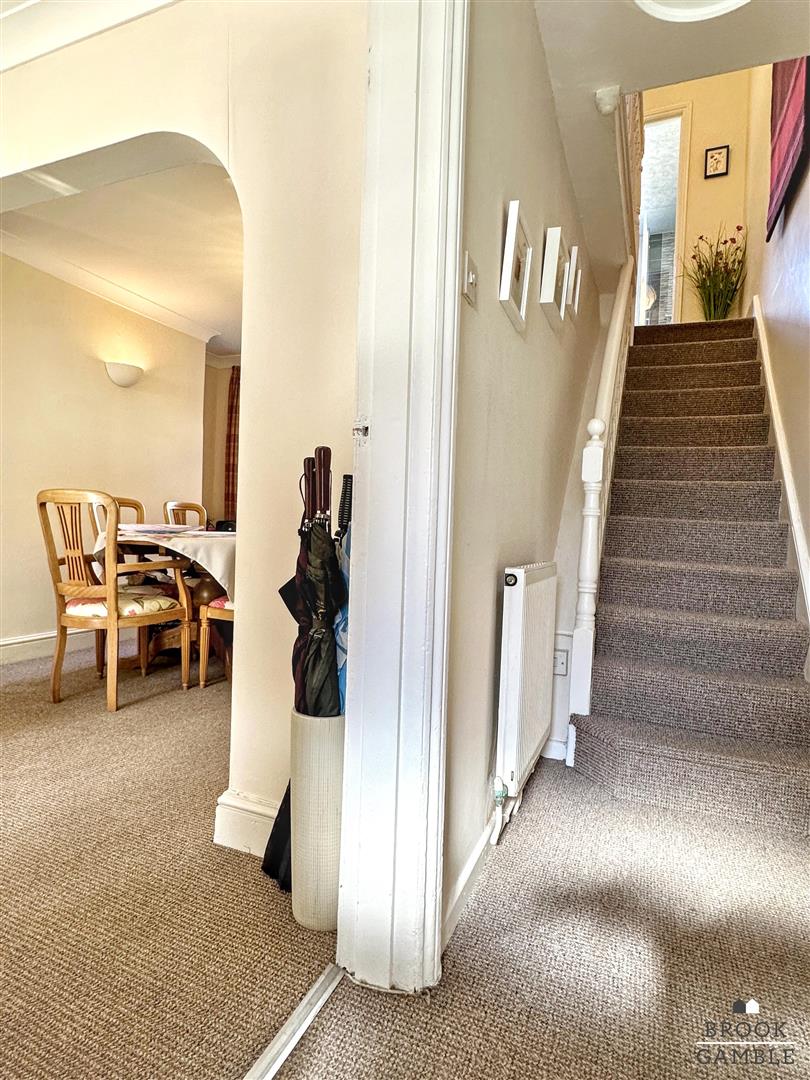 2 Bedroom House. Bourne Street in Eastbourne,  16